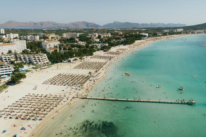 España es ya tan cara que los españoles prefieren veranear fuera